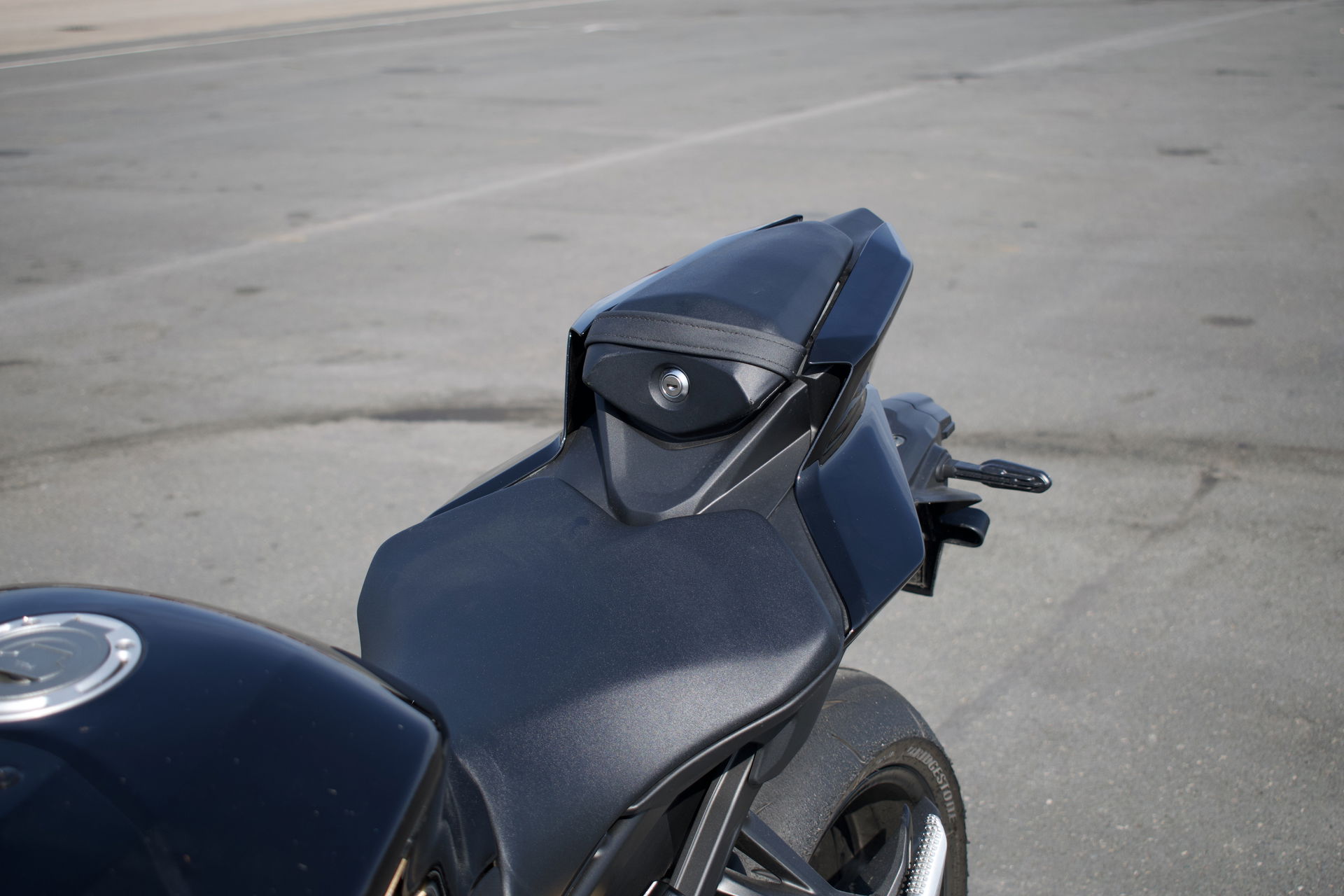 Yamaha R9 - seat