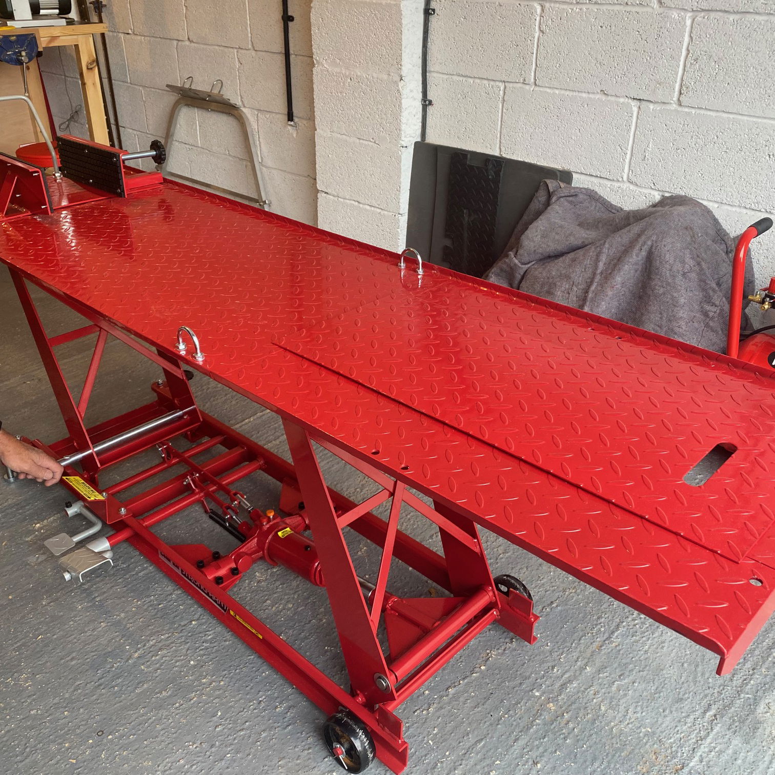 The Clarke CML7 Hydraulic Bike Lift