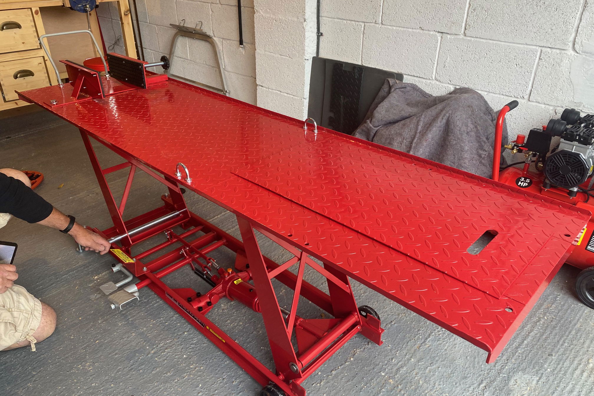 The Clarke CML7 Hydraulic Bike Lift