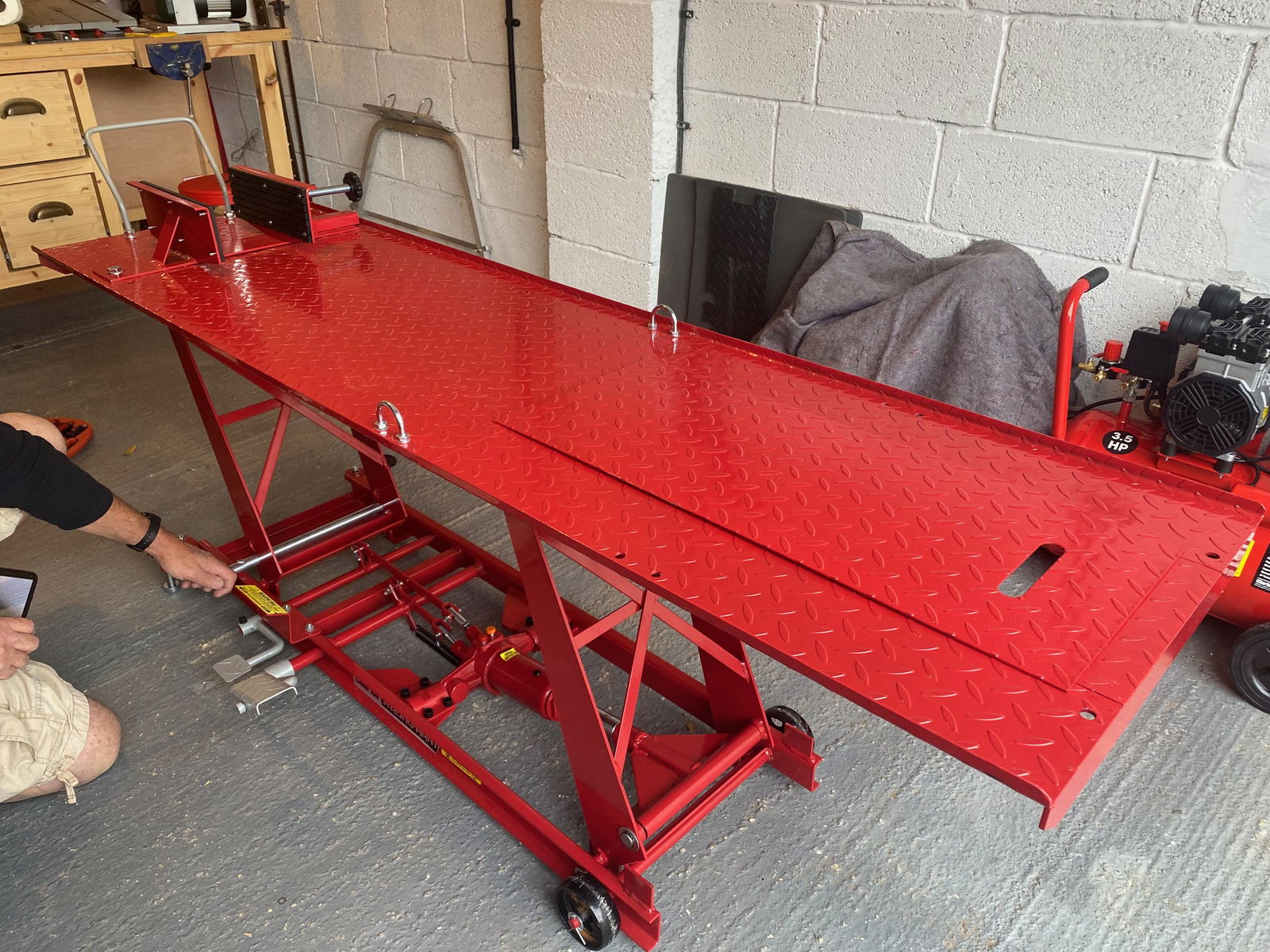 The Clarke CML7 Hydraulic Bike Lift