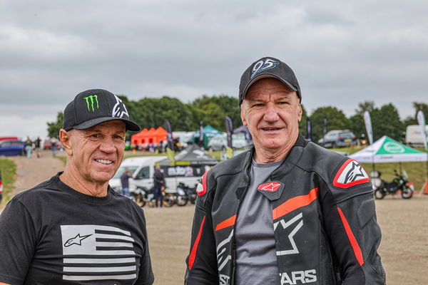 Randy Mamola chatting to Niall Mackenzie