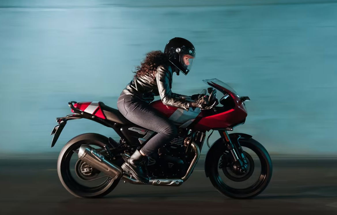 The Triumph Thruxton 400