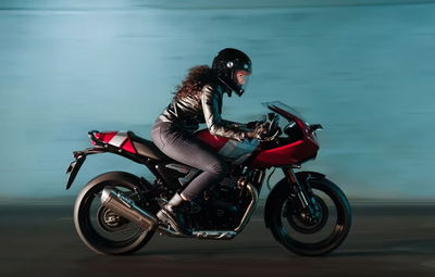 The Triumph Thruxton 400