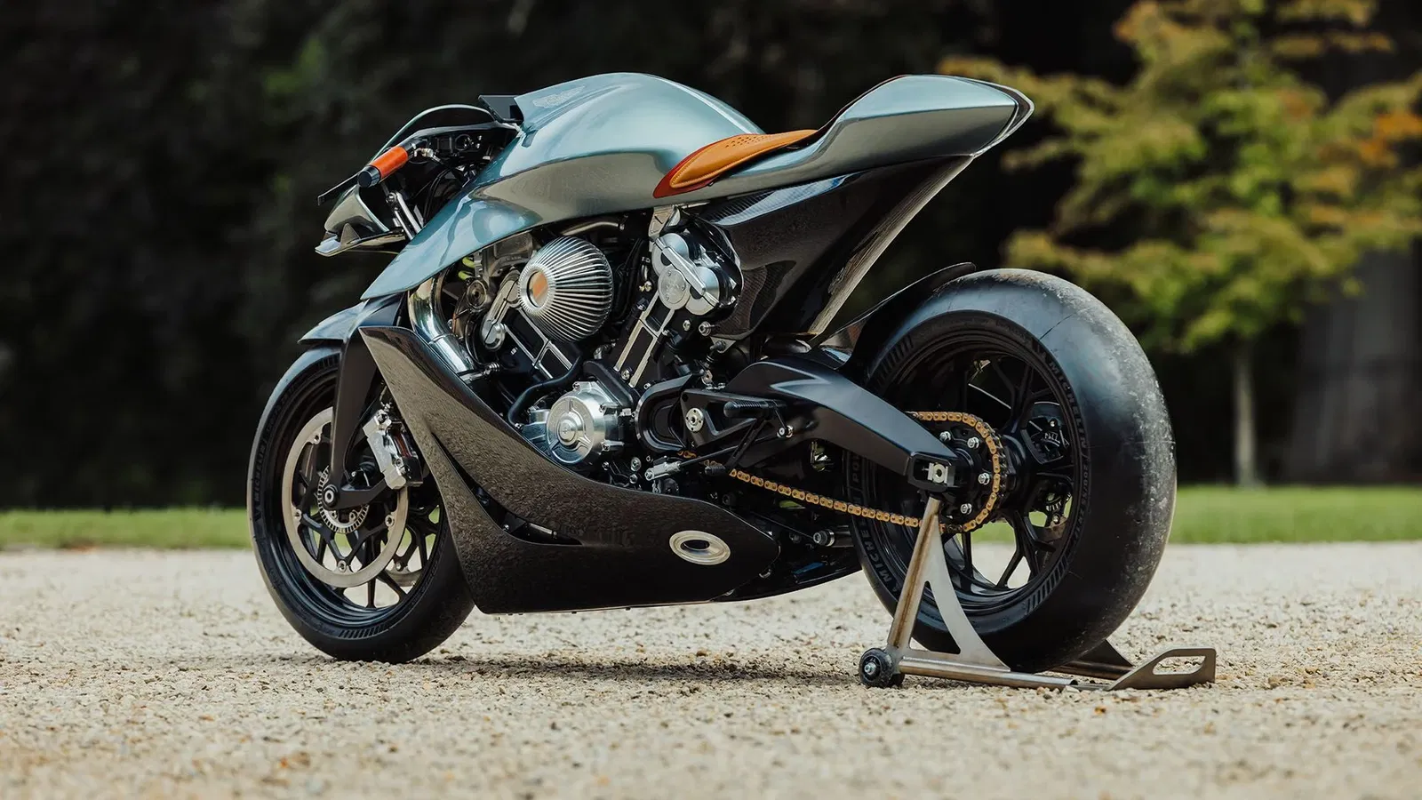 Aston Martin Brough Superior AMB 001