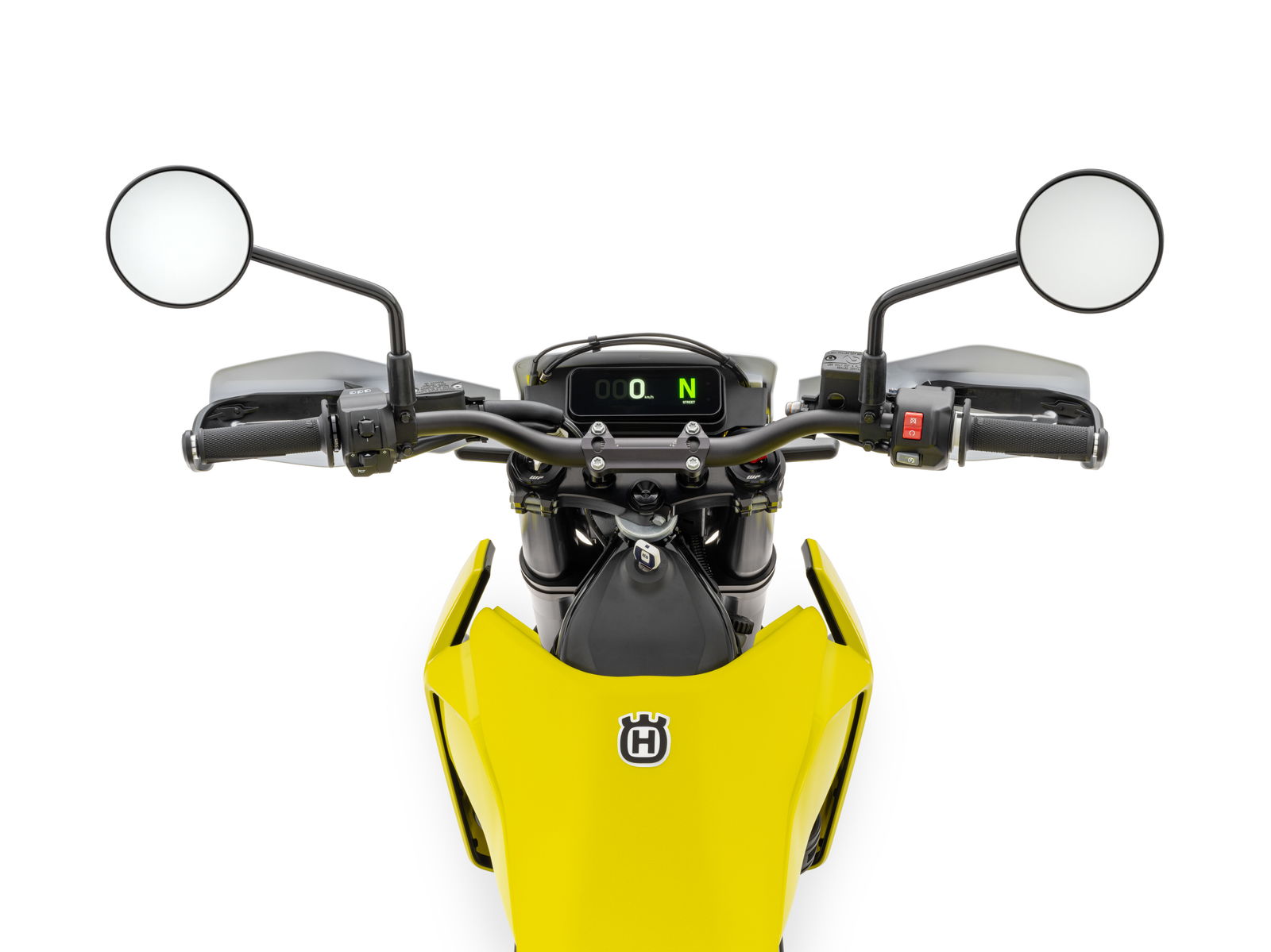 Both bikes share the TFT and switchgear