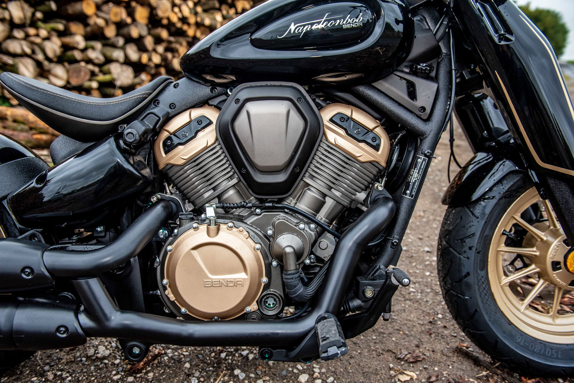 The Benda Napoleonbob 500 - detail