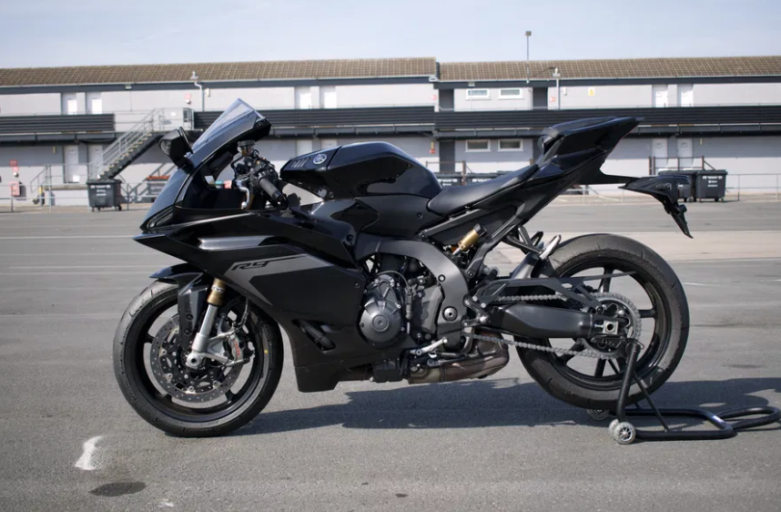 Yamaha R9 - static