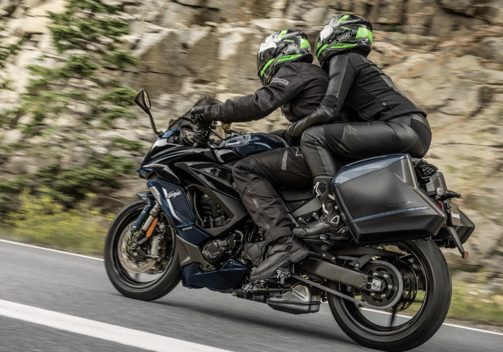 Kawasaki Ninja 1100SX SE on the road