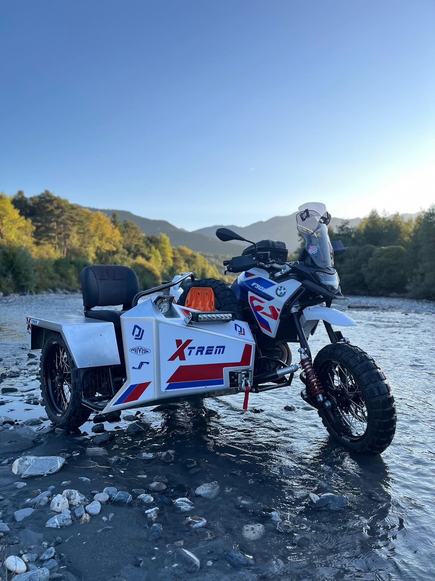 BMW F 900 GS sidecar rig by DJ Side Cars
