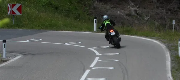Austria's 'string of pearls' road markings