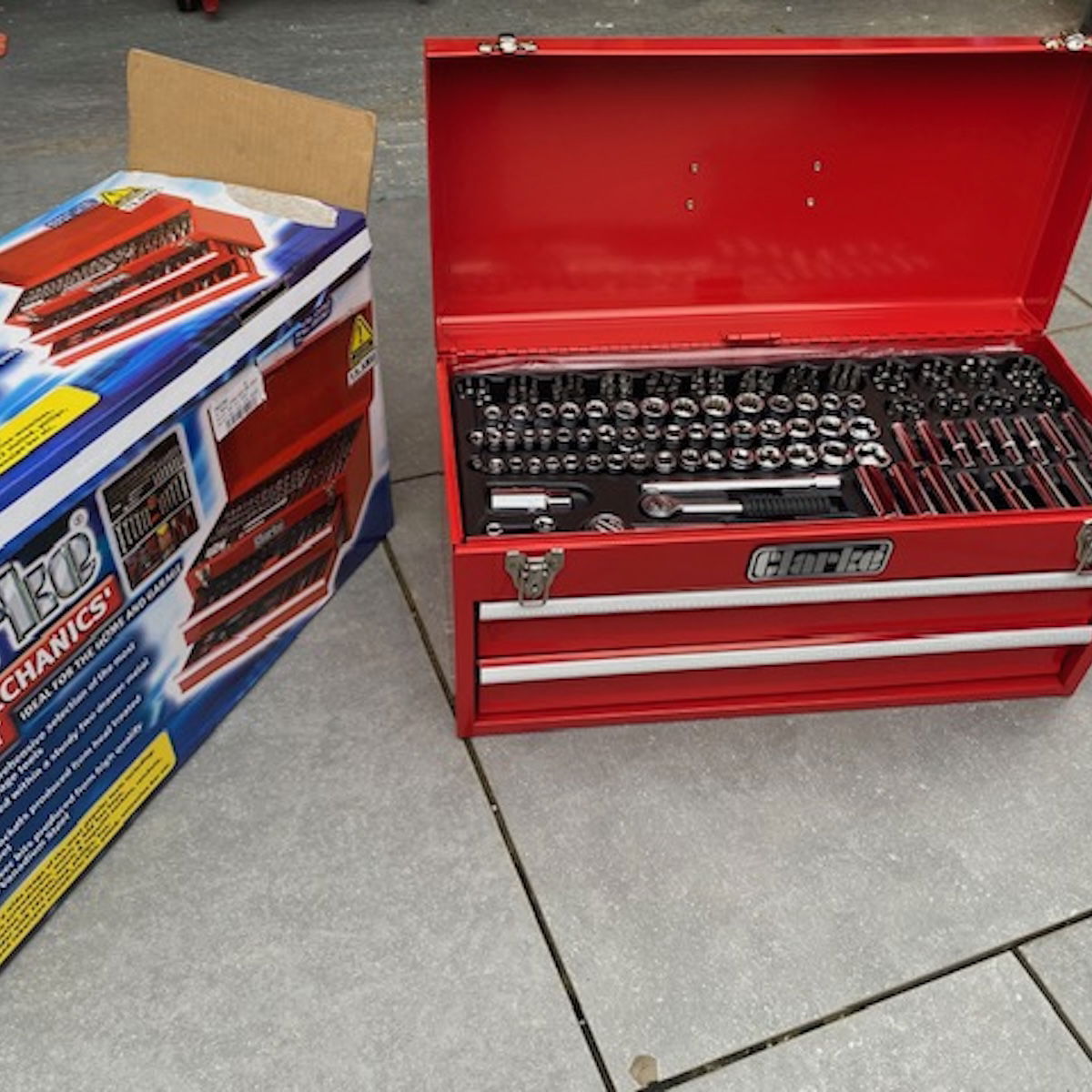 Clarke CHT862 235-piece tool set