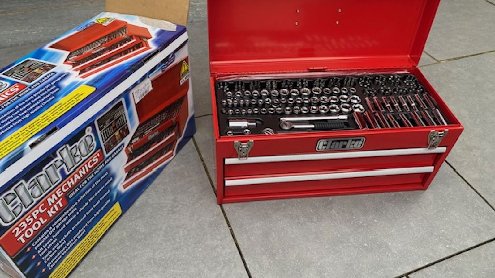 Clarke CHT862 235-piece tool set