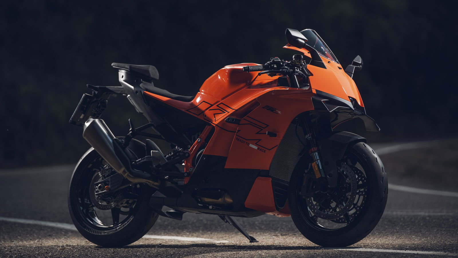 The KTM 990 RC R - static
