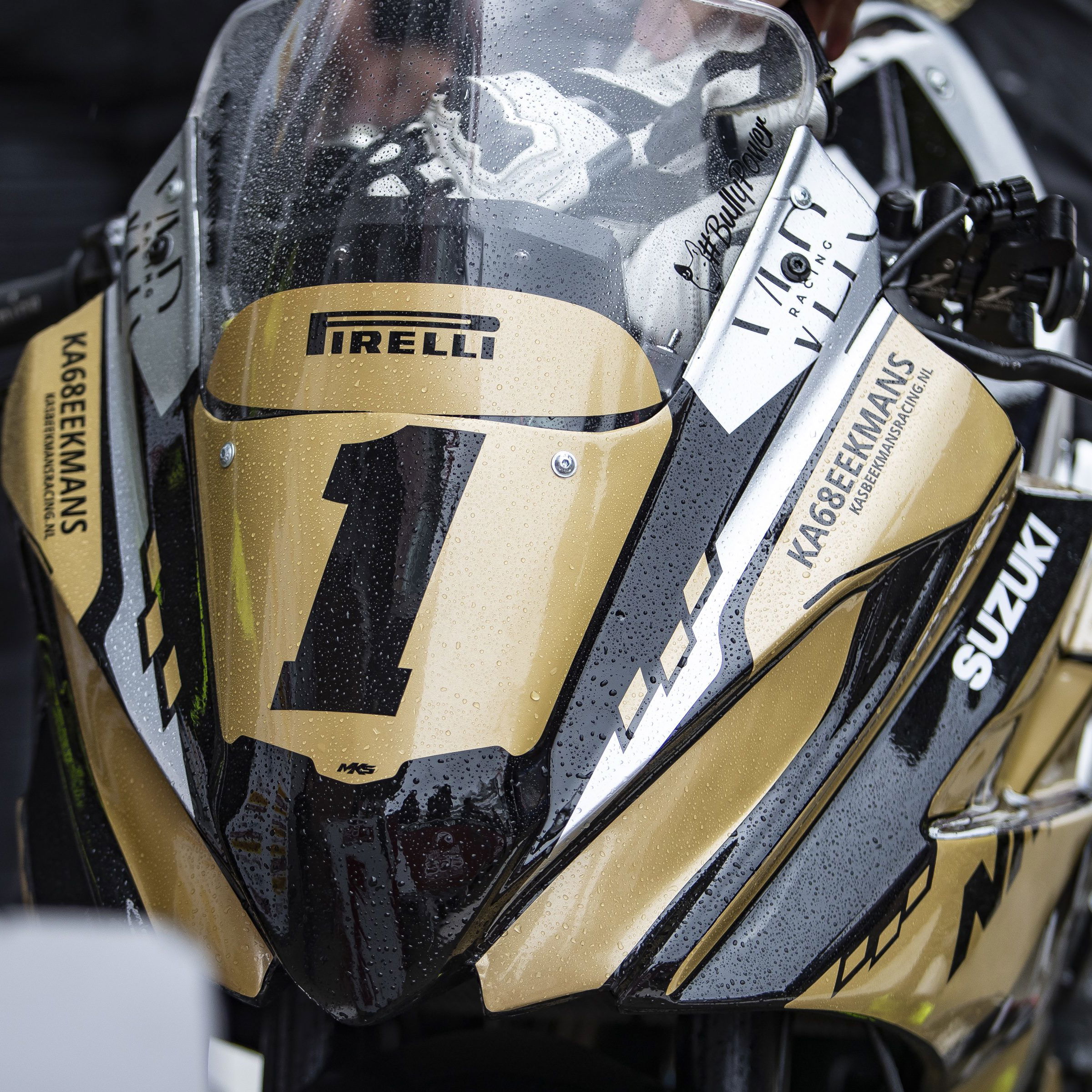 Suzuki GSX-8R in gold to celebrate its title win