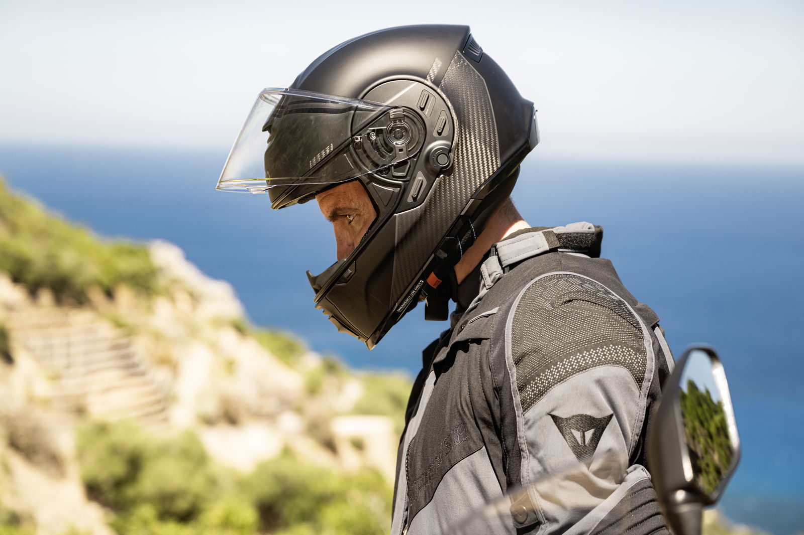 Cardo Systems BEYOND GTS helmet