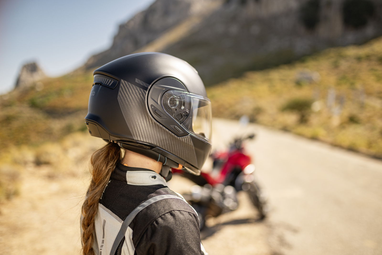Cardo Systems BEYOND GTS helmet