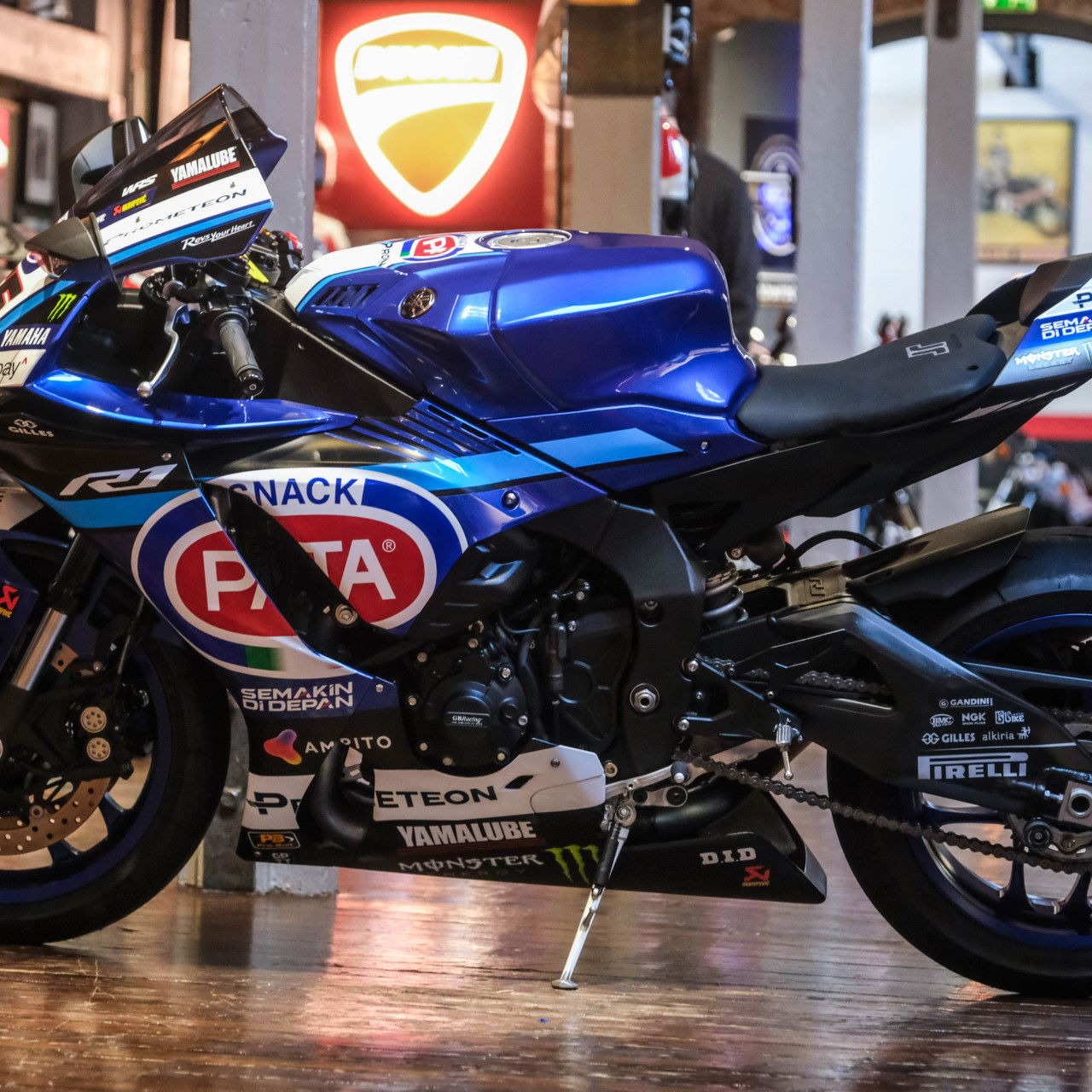 Jonathan Rea Yamaha R1 replica