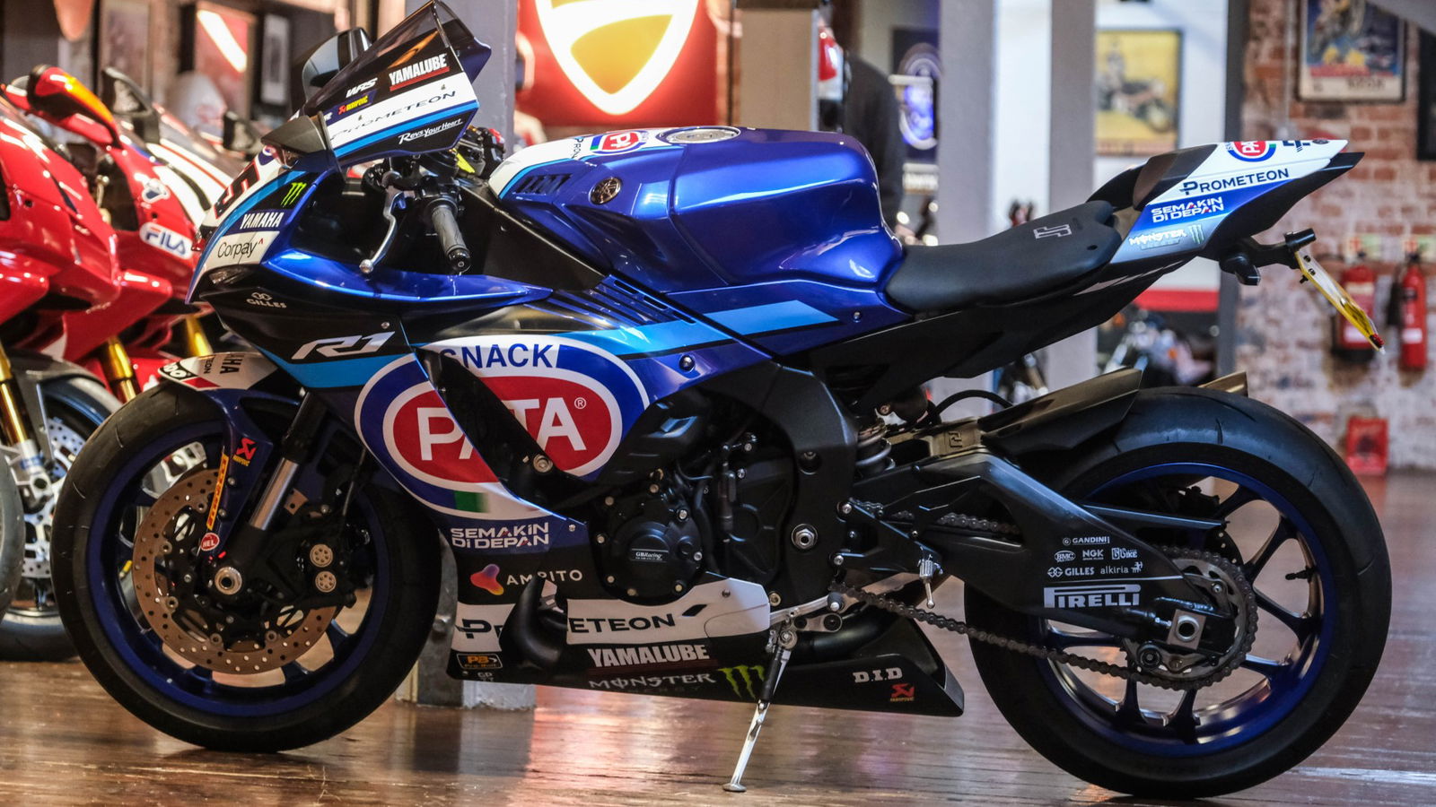 Jonathan Rea Yamaha R1 replica