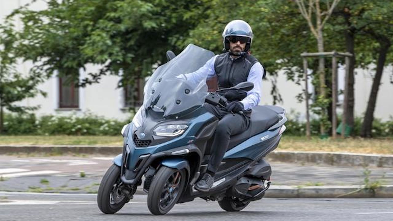 A Piaggio MP3