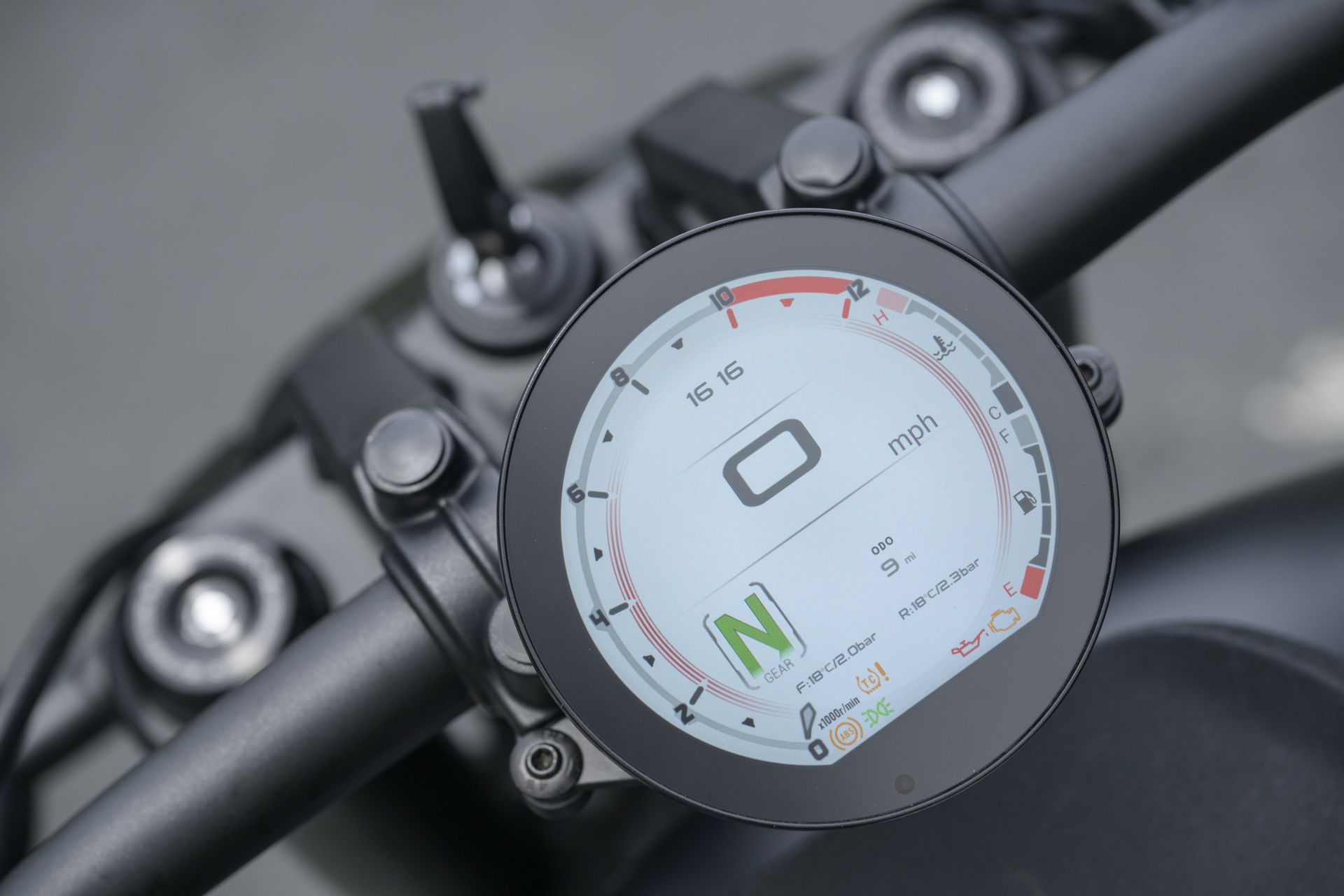 The TFT is clearly laid out and easy to read