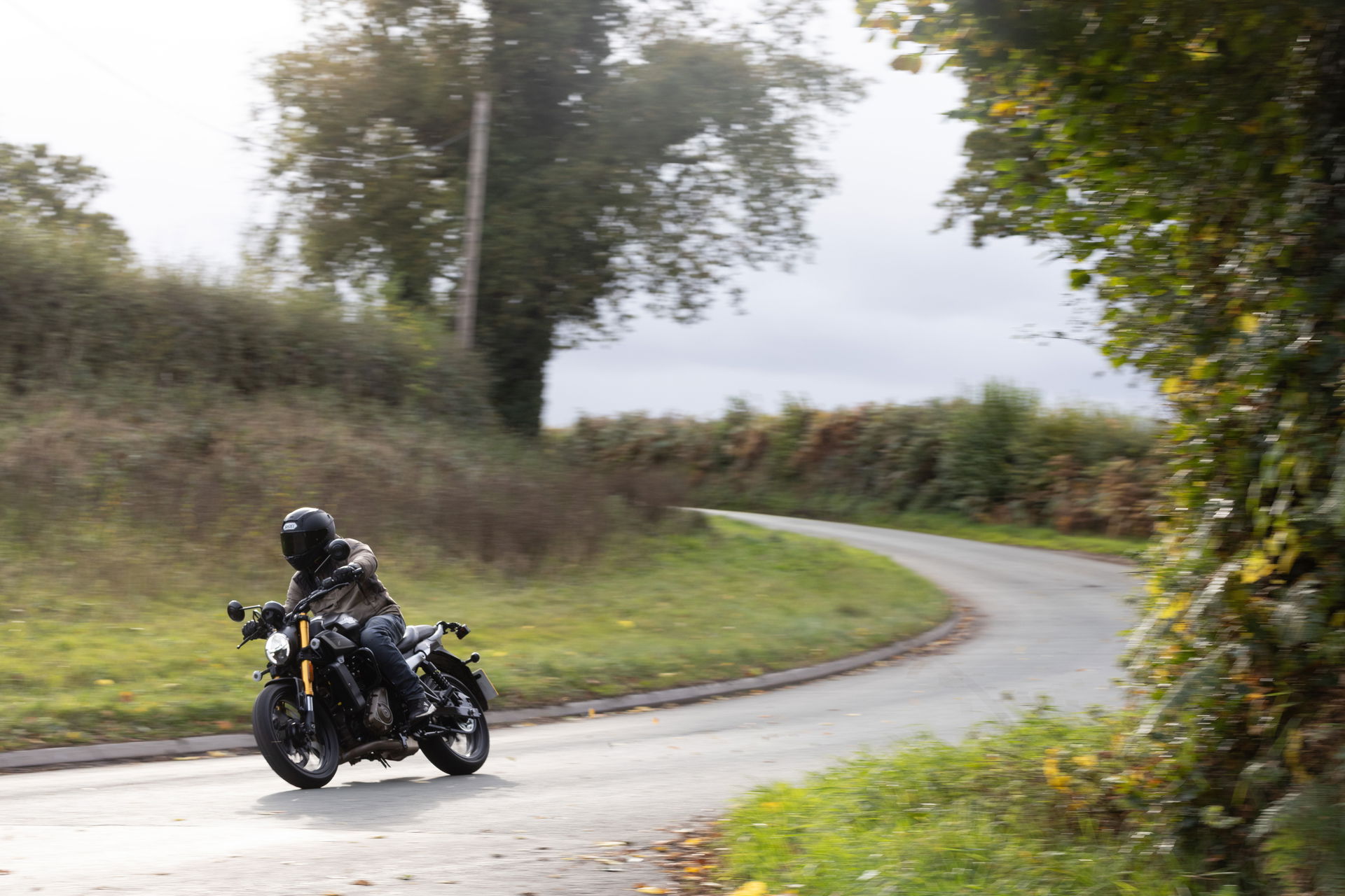 The Hero Hunk 440 - riding