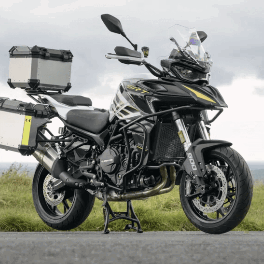 QJMotor SRT 900 S with a hard luggage set