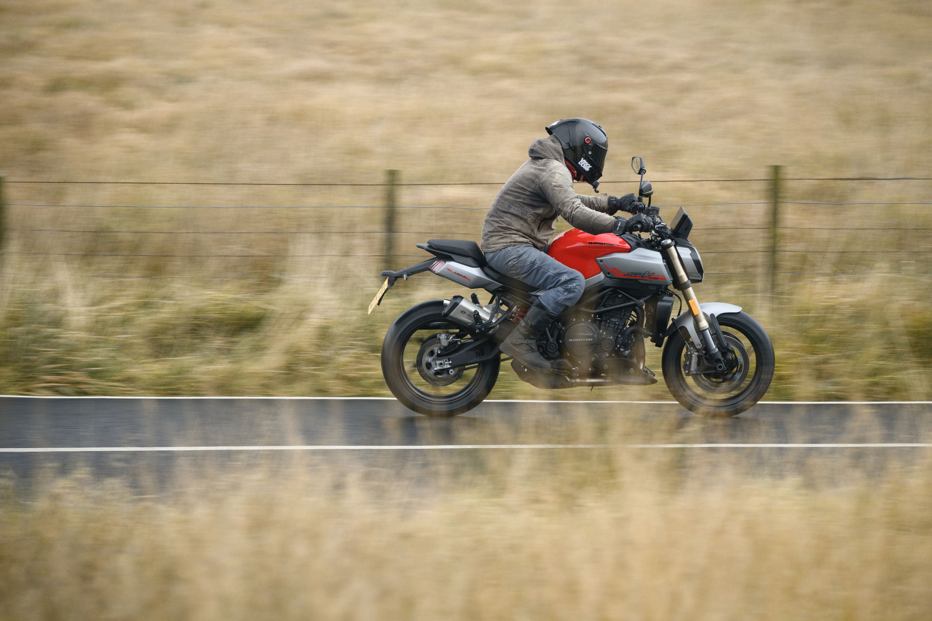 The QJ Motor SRK 900 - riding