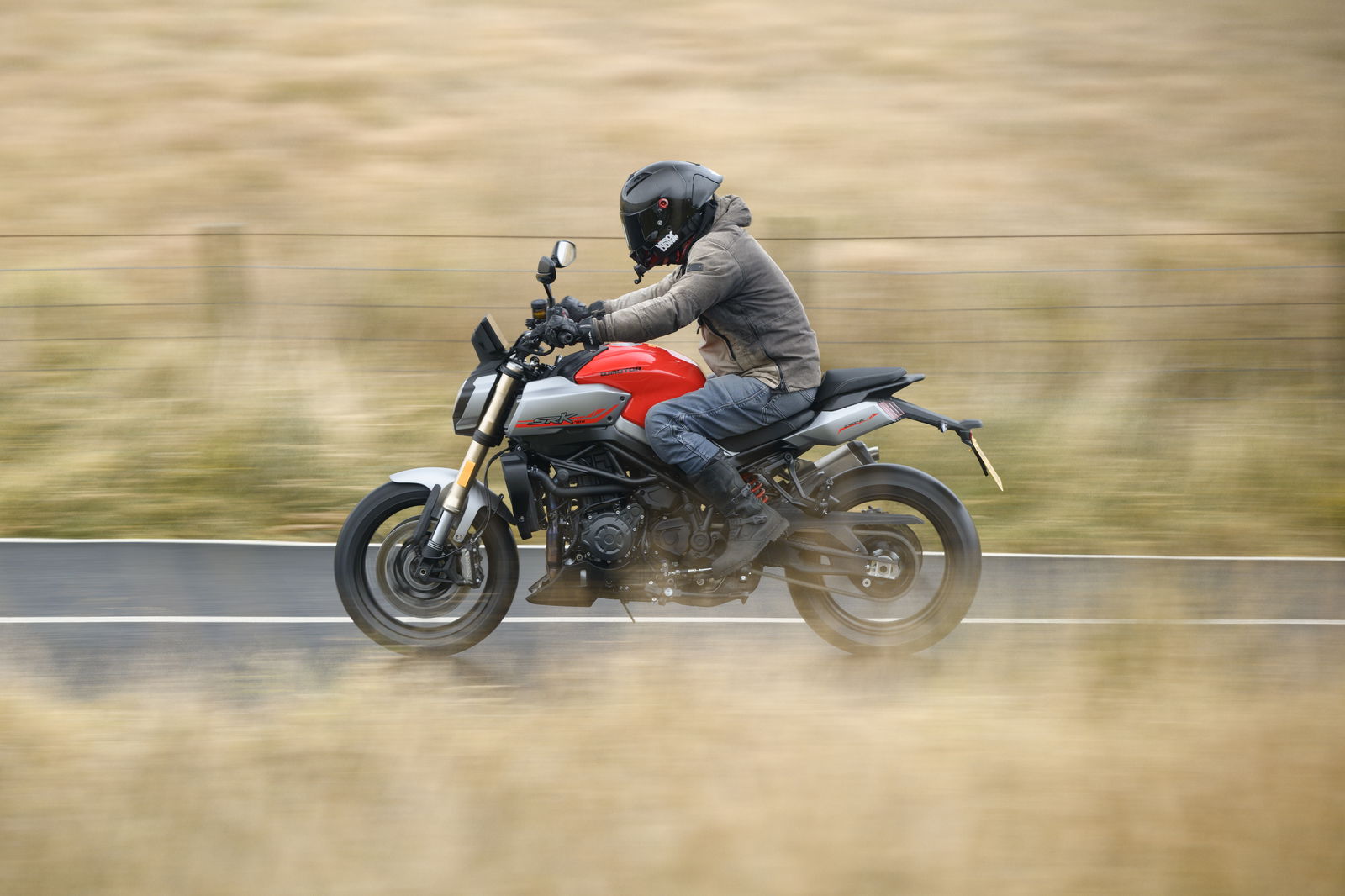 The QJ Motor SRK 900 - riding