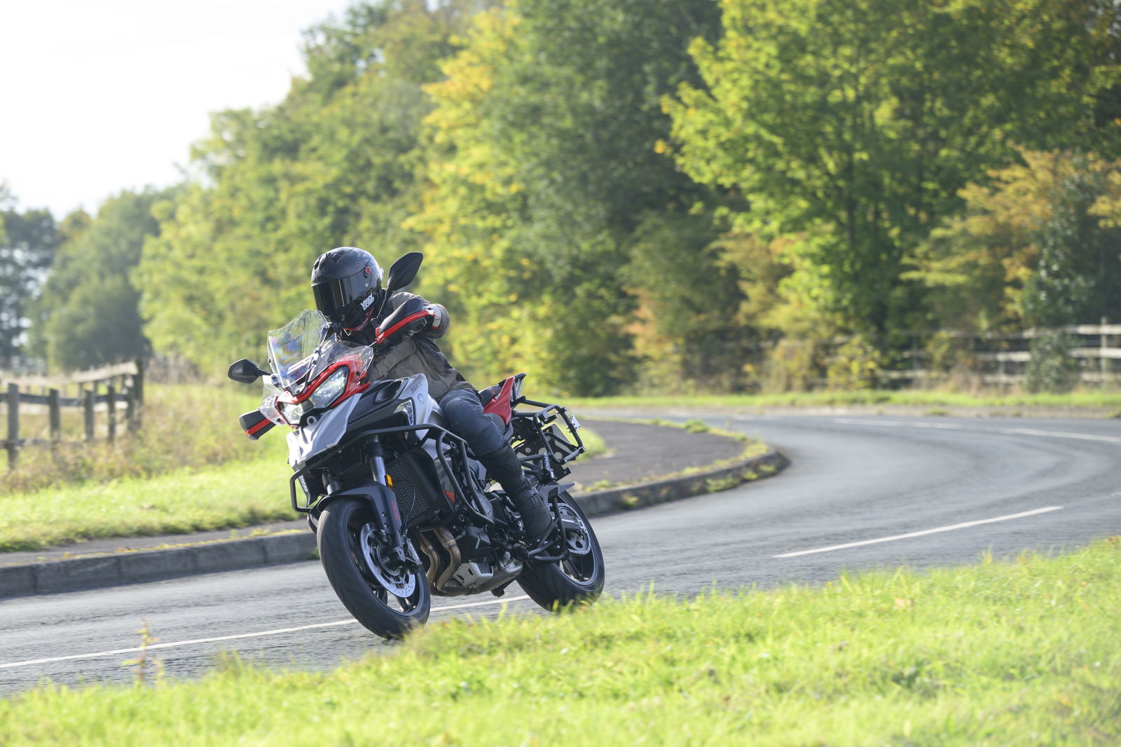 The QJ Motor SRT 900 S - riding