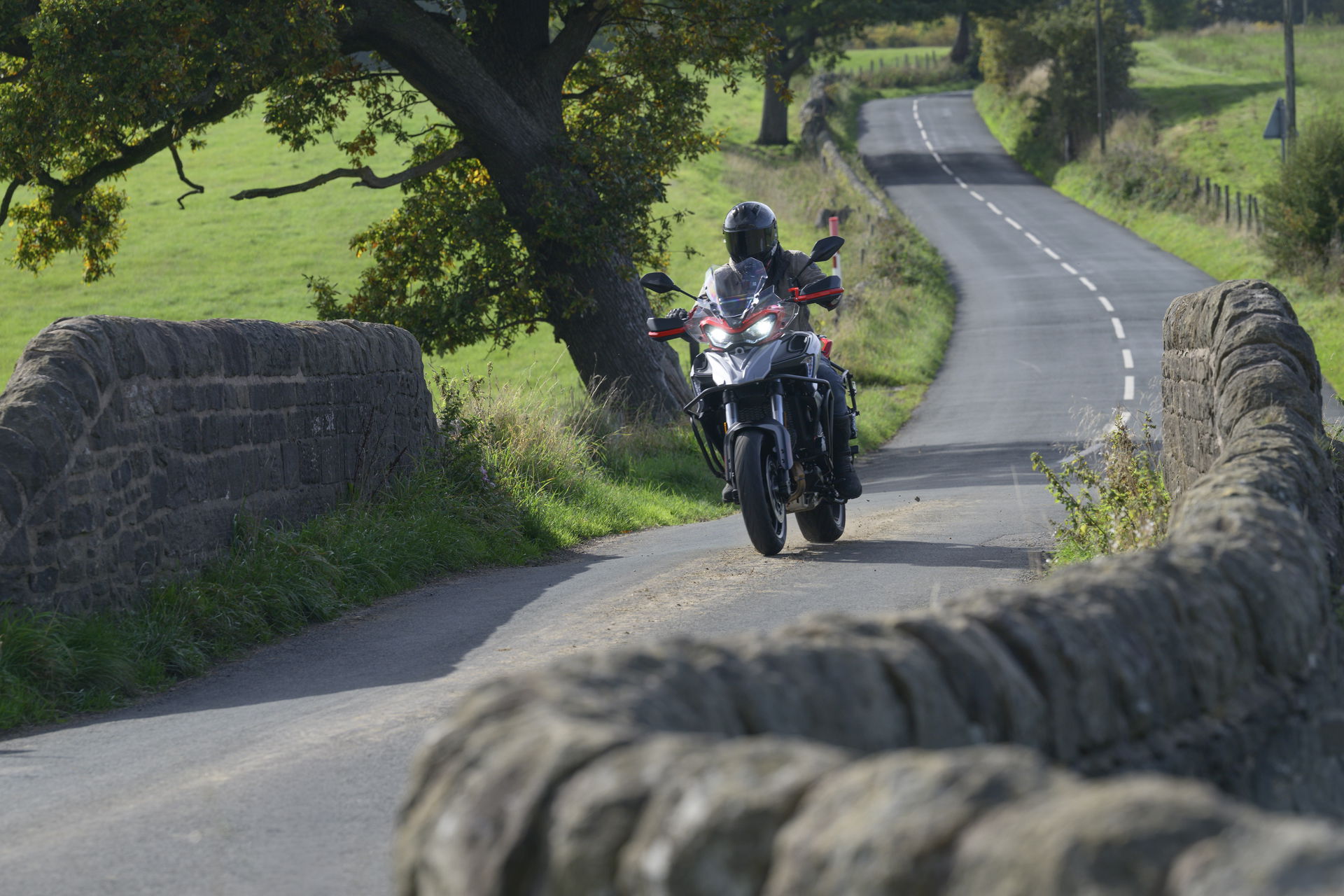 The QJ Motor SRT 900 S - riding