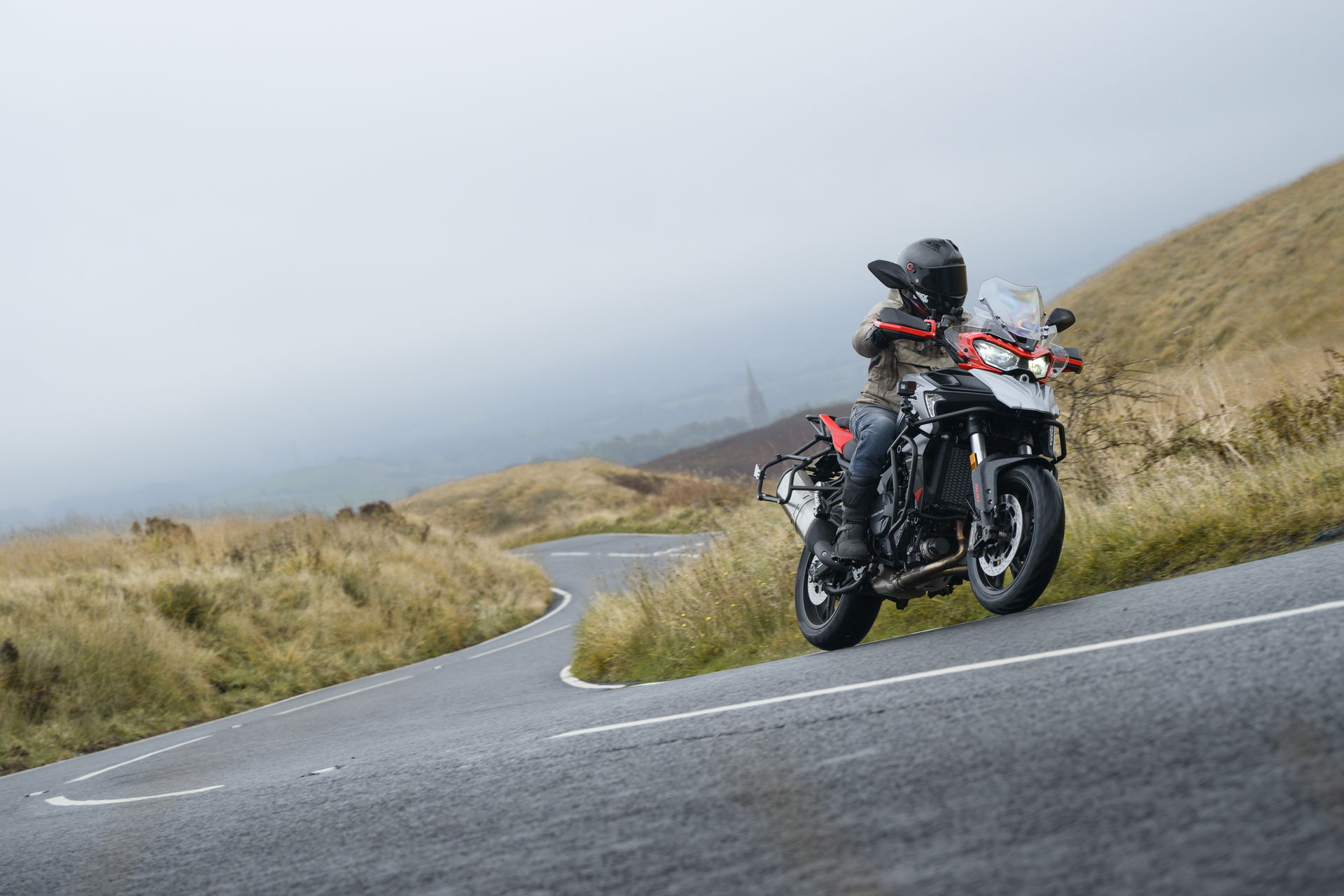 The QJ Motor SRT 900 S - riding