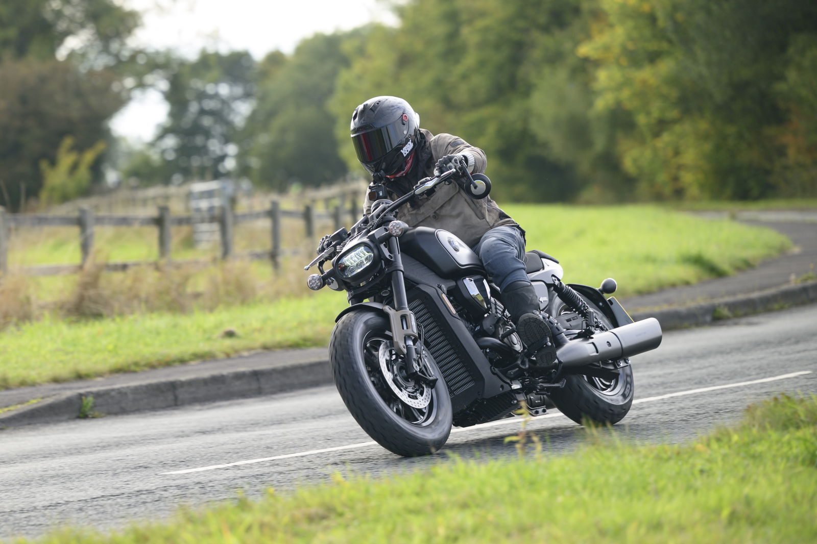 The QJ Motor SRV 600 V - riding