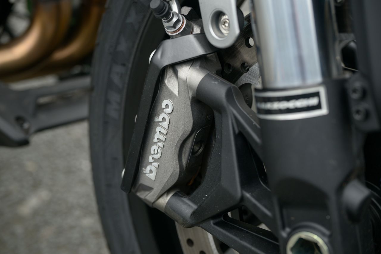 The suspension is from Marzocchi while the brakes are from Brembo