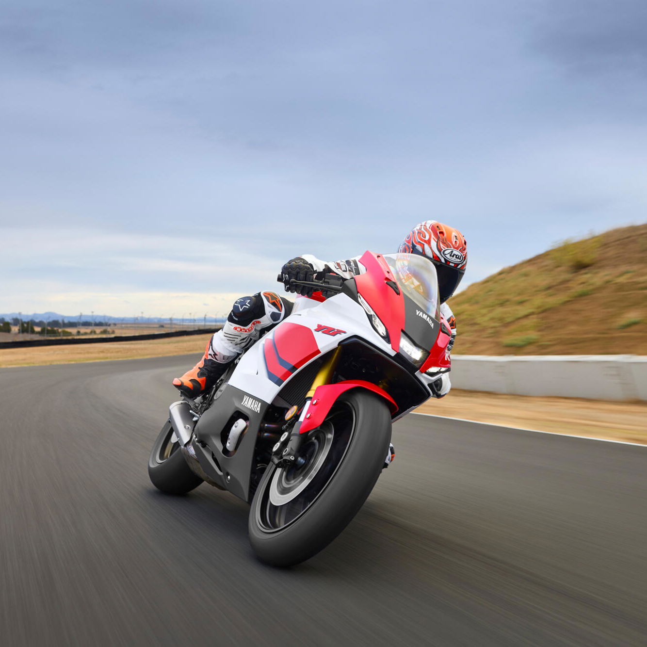 Yamaha R7 riding on a track in its new Anniversary White colours