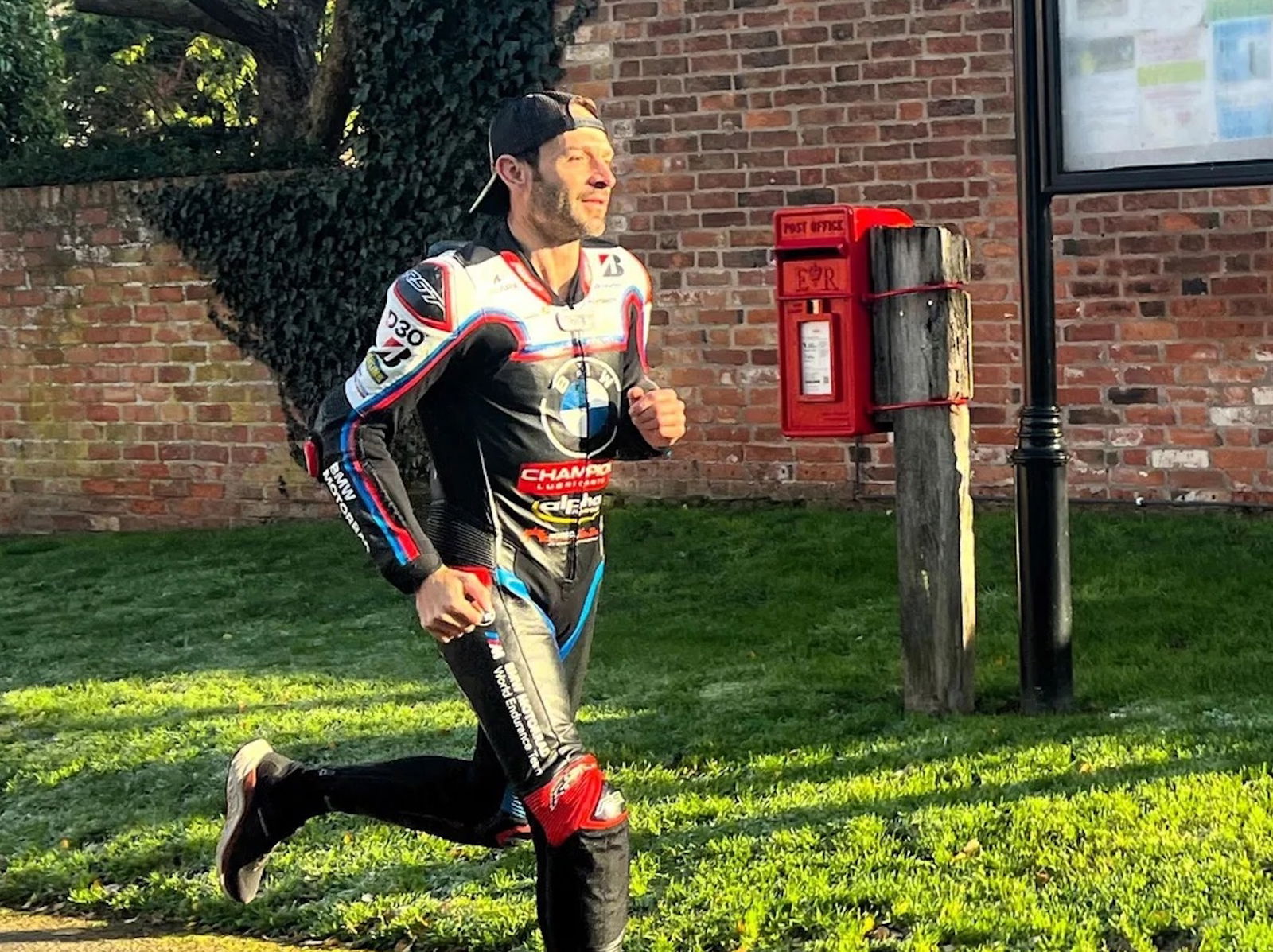 Sylvain Guintoli running for Luca in race leathers