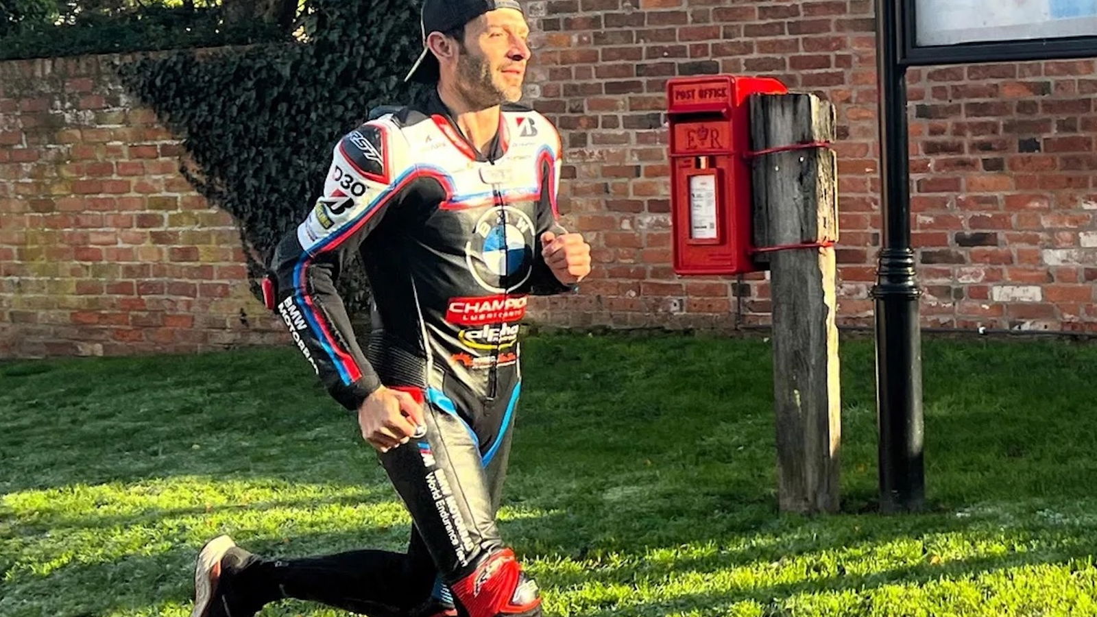 Sylvain Guintoli running for Luca in race leathers
