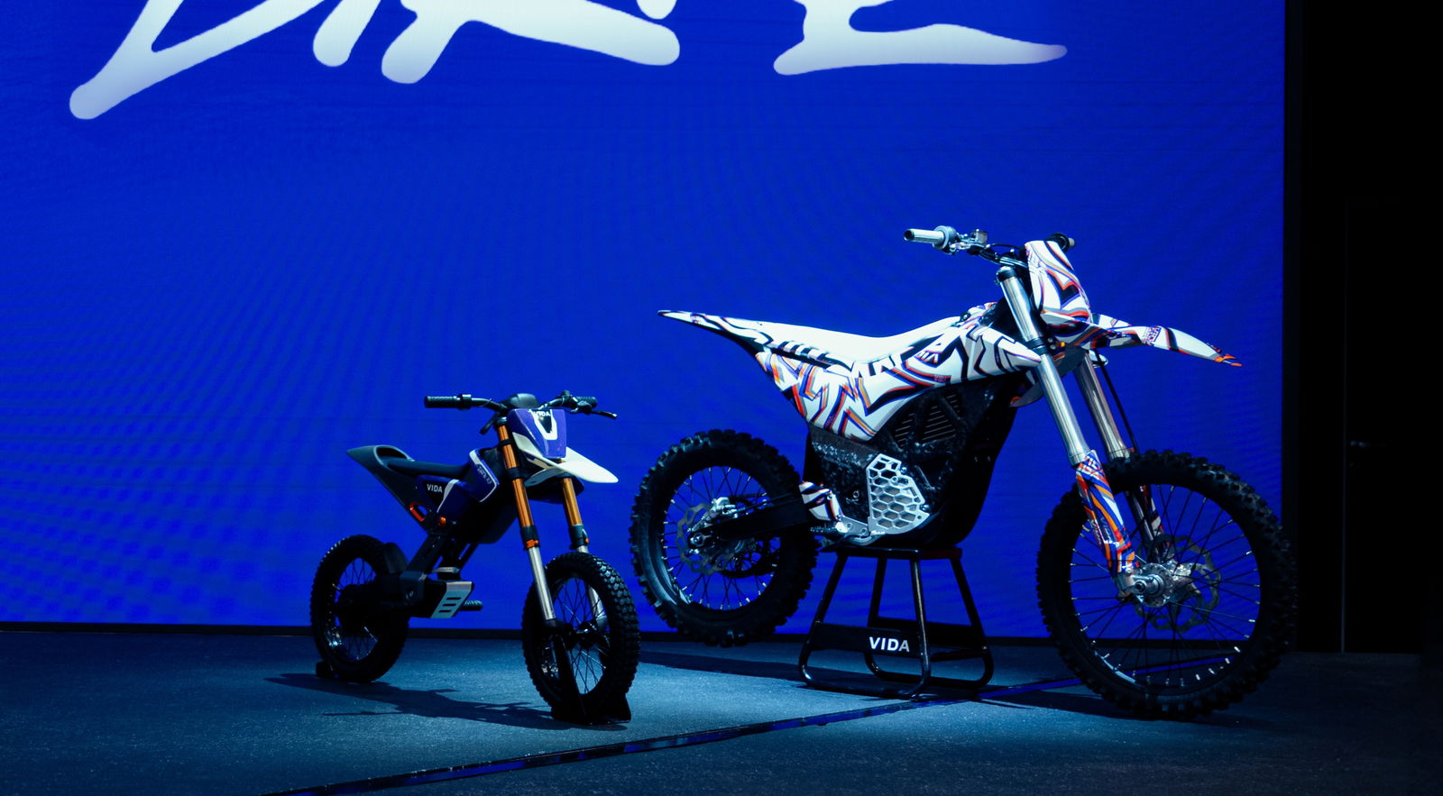 The Hero Vida Dirt-E (left)