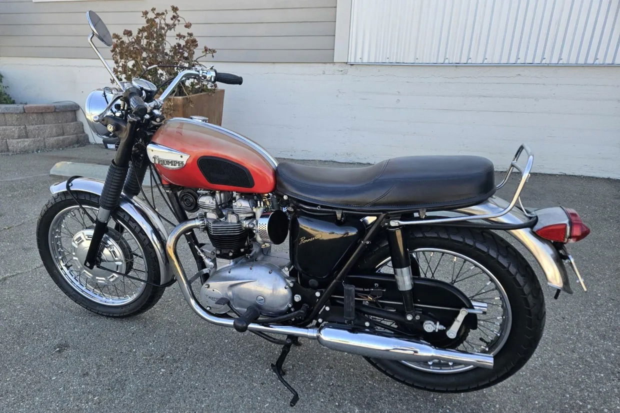 Ex-Billy-Joe Armstrong Triumph Bonneville T120R