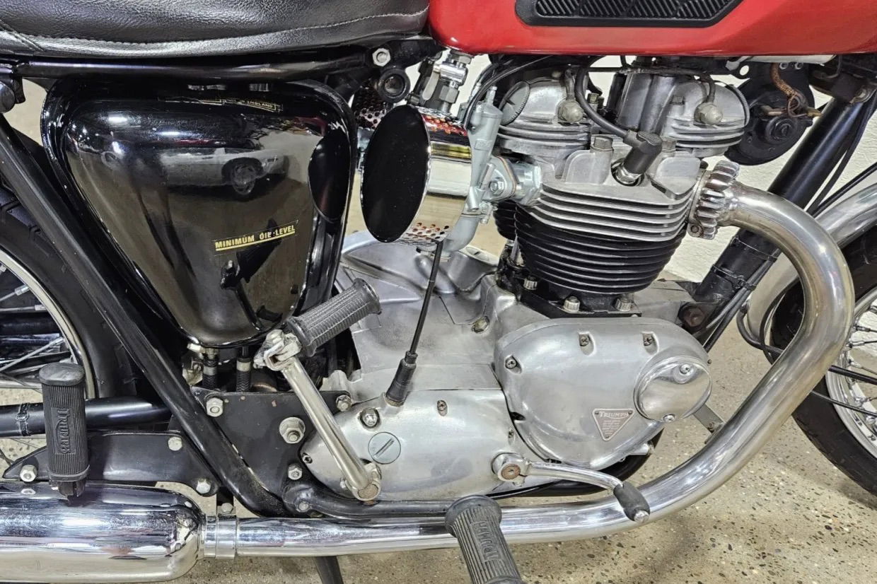 Ex-Billy-Joe Armstrong Triumph Bonneville T120R