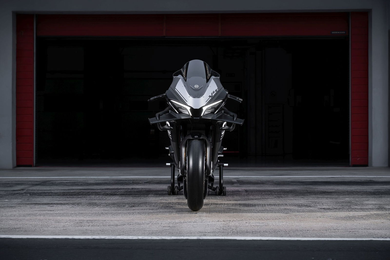 Front view of the new CFMoto V4 SR-RR prototype