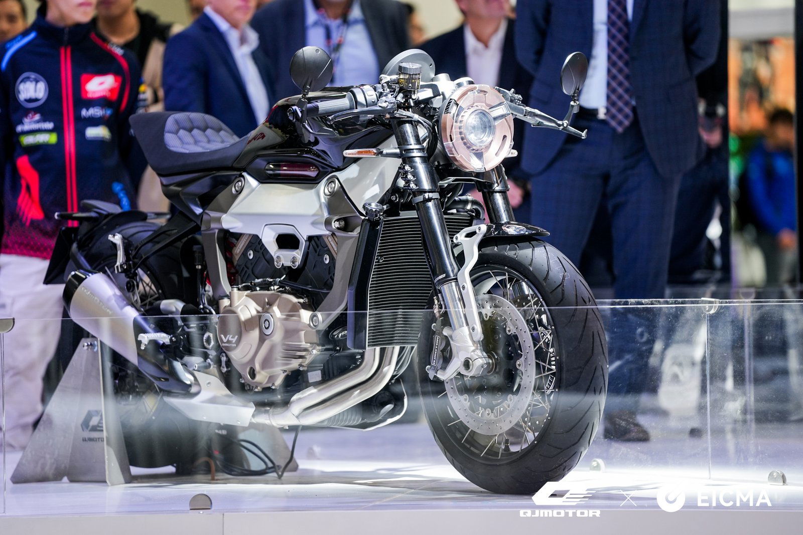 QJMotor EQVVS 600 Cafe Racer