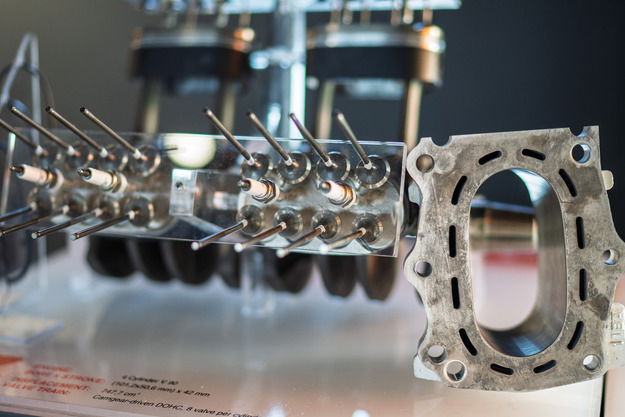 The oval pistons of the 8-valve NR750