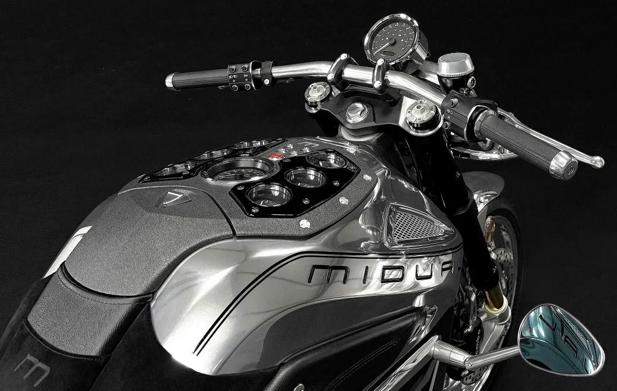 The cockpit of the Midual Type 1 Series 3