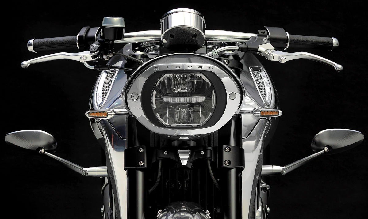 The headlight of the Midual Type 1 Series 3