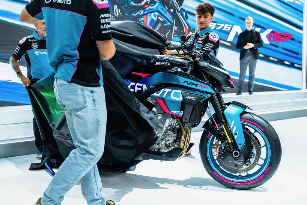 CFMoto 675NK GP Concept on show at EICMA