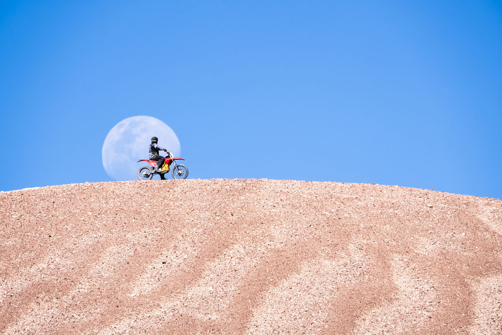 "I'm on top o' the world, Ma!"