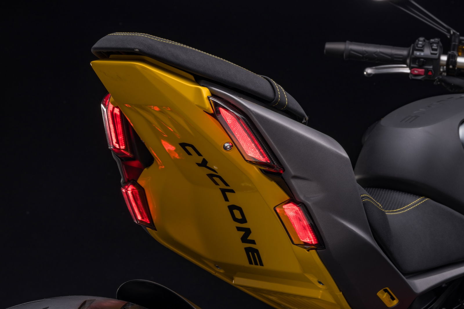 Slim rear section of the Cyclone RA1000