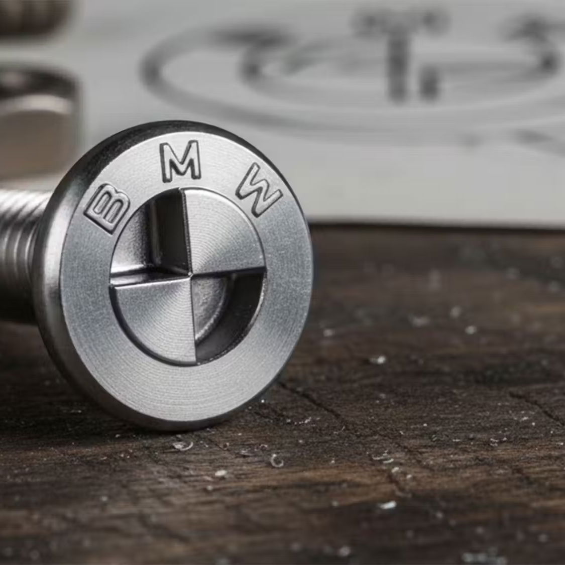 BMW patents 'roundel' bolt heads