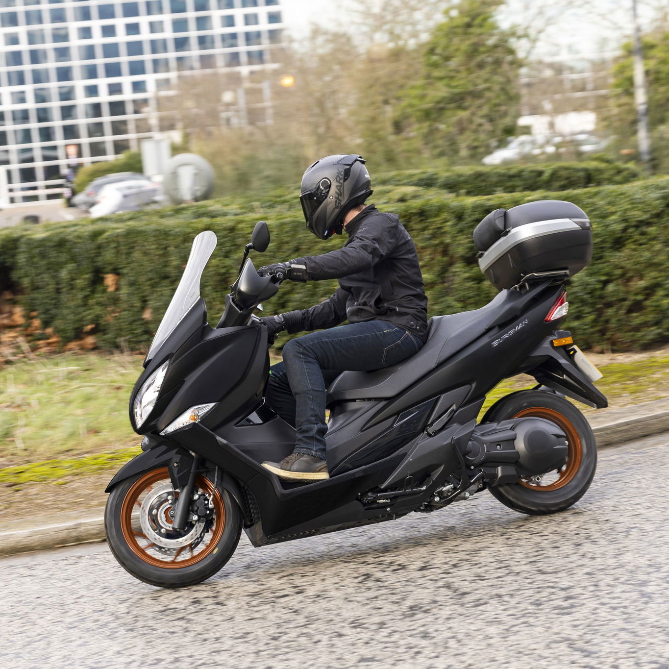 Suzuki Burgman 400 on the road