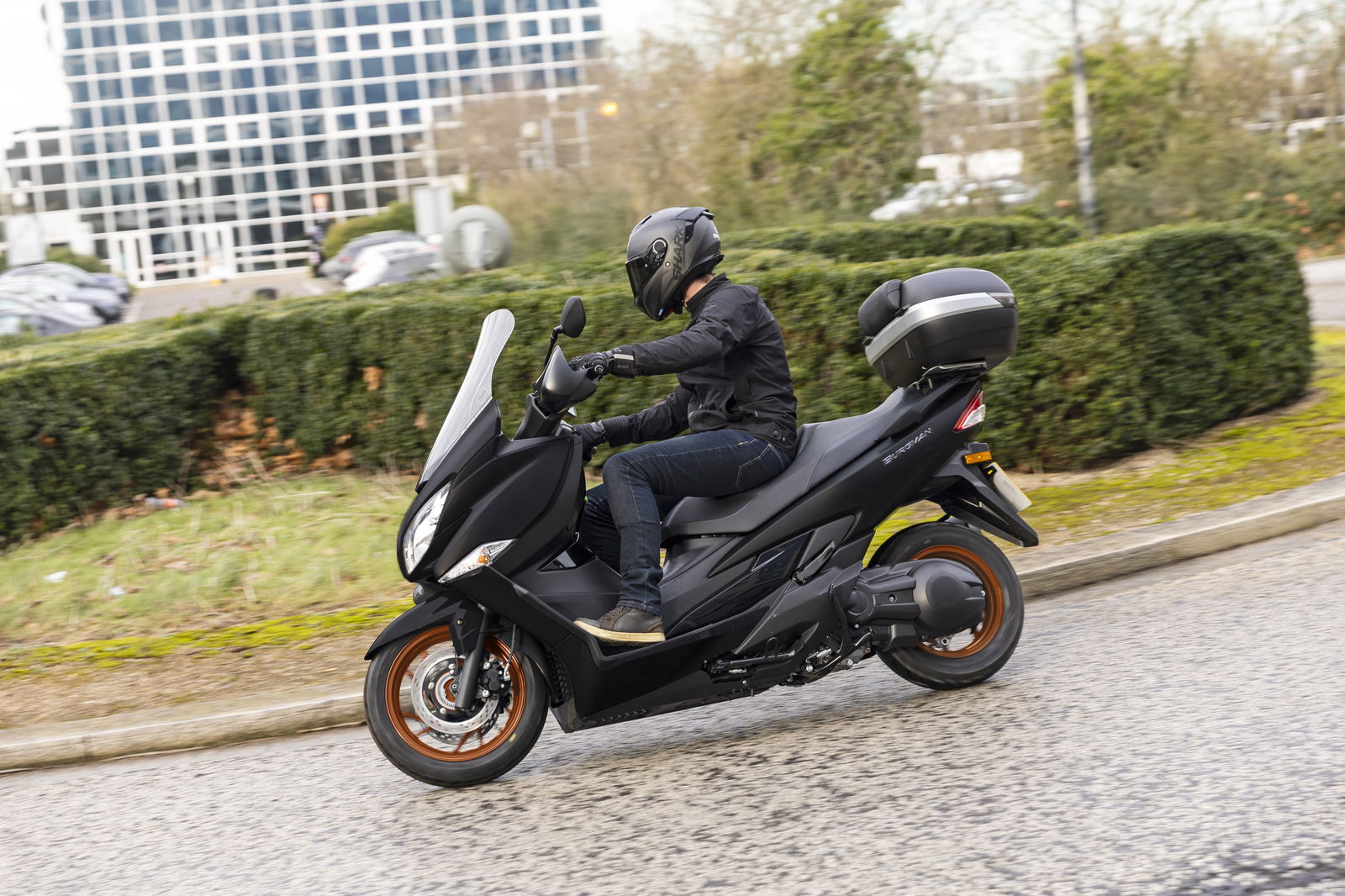 Suzuki Burgman 400 on the road
